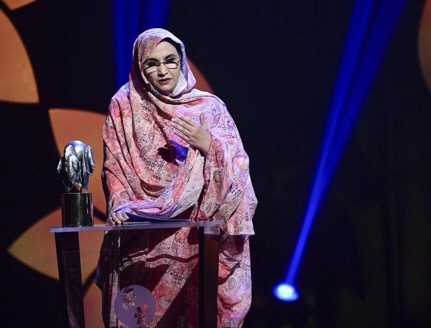 La activista saharaui Aminetu Haidar fue espiada recientemente con el software Pegasus – Amnistía Internacional