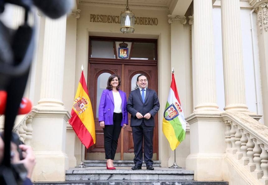 Albares4 Albares sigue con su «diplomacia inane» y responde que él no era ministro cuando se decidió el ingreso de Gali en el hospital San Pedro de Logroño