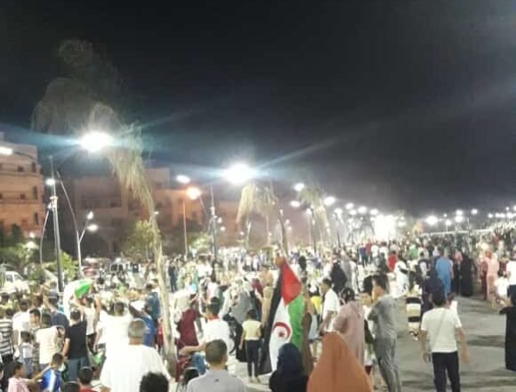 El pueblo saharaui se lanza a las calles de las ciudades ocupadas del Sáhara Occidental ?? para celebrar la victoria de Argelia ?? y la clasificación a la final de la ? #africacup
