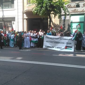 BILBAO: Con el pueblo saharaui frente al consulado de Marruecos…