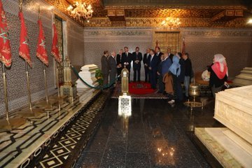 Generalitat Valenciana:  @ximopuig  participa en l’homenatge protocol·lari al Mausoleu de Mohammed V  |  #MásDeLoMismo