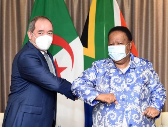 Los cancilleres de Argelia y Sudáfrica reafirman su posición de lograr la libre determinación del pueblo del Sáhara Occidental en los términos de la resolución 690 (1991) del Consejo de Seguridad y resoluciones posteriores