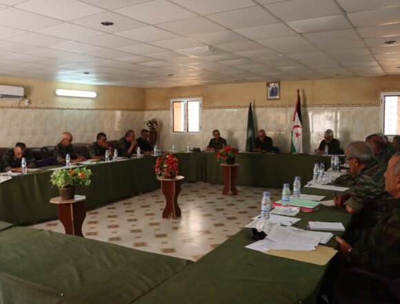 FWqc9gNWAAEKbBs Brahim Ghali preside una reunión del Estado Mayor del Ejército de Liberación Saharaui