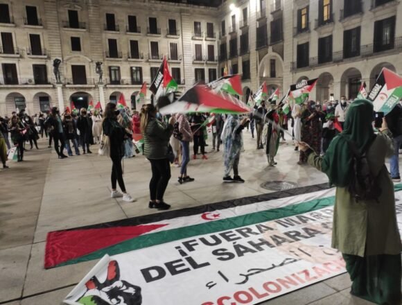 Concentración en Santander de apoyo al pueblo saharaui | “Nadie puede alegrarse de mandar a sus hijos a la guerra si no está en una situación desesperada” – El Faradio 