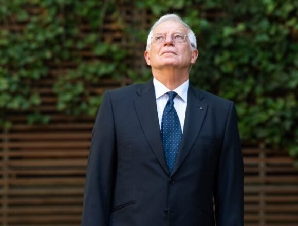 Josep-Borrell-Sahara-02-696x464 El ministro socialista Borrell, una vez más, aplaude todo lo que dice Mohamed 6, sea lo que sea ???