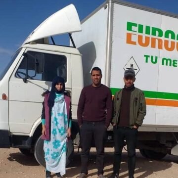 Comatra dona un camión MAN a una ONG que lleva libros a los refugiados saharauis | TodoTransporte