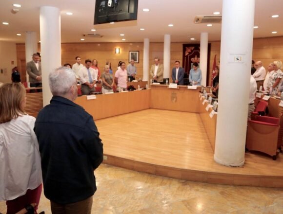 PLENO-12-SEPT-Minuto-Silencio-1536x770-1 Minuto de silencio por el exconcejal cosladeño Félix Morgado – Descanse En Paz el compañero en el activismo saharaui