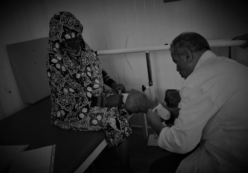 [Fotos] Así funciona un centro médico de prótesis en el desierto – Colombia Informa Medio Oriente