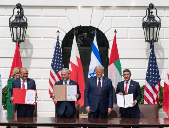 President_Trump_and_The_First_Lady_Participate_in_an_Abraham_Accords_Signing_Ceremony_2528503456298582529 EE.UU congela los fondos ligados a los Acuerdos de Abraham: Marruecos y UAE se tambalean confusos