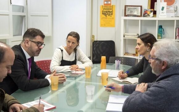 ReuniC3B3n-Altur-con-coordinadora-de-ONGs-foto_Abulaila-1-680x365_c El diputado de Cooperación Internacional recibe diferentes proyectos de ONGs con sede en València | Valencia Extra