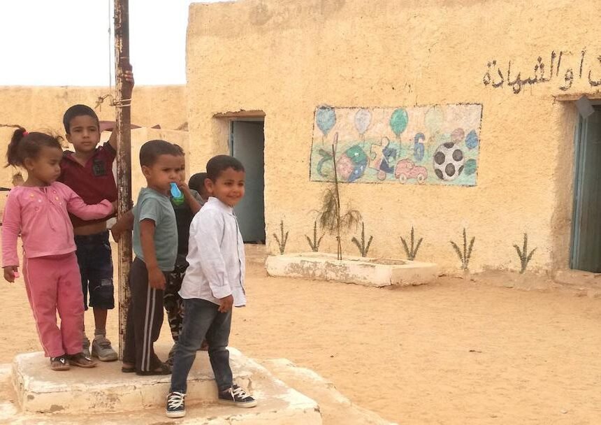 Murales de colores para acabar con grietas y goteras en los colegios saharauis | BURGOSconecta