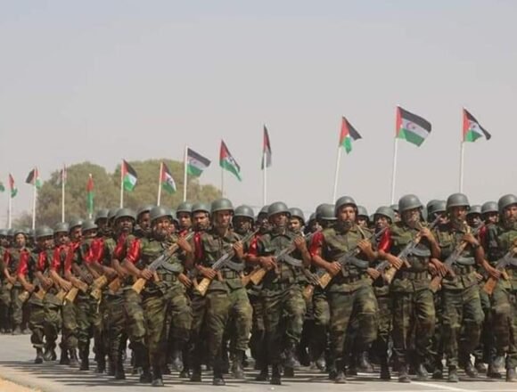 El Ministerio de Defensa de la República Saharaui anuncia que ha reforzado su presencia militar a lo largo del muro marroquí y recuerda que el espacio aéreo, marítimo y terrestre del Sáhara Occidental es zona de guerra