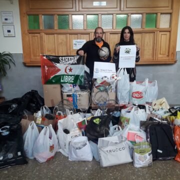 WhatsApp-Image-2019-02-18-at-13.21.12 La Asociación de amigos de las niñas y niños saharauis termina de recoger material en el IES «La Fuensanta» – PARADIGMA MEDIA | La información desde la ciudadanía