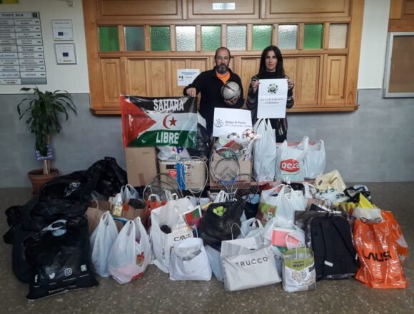 WhatsApp-Image-2019-02-18-at-13.21.12 La Asociación de amigos de las niñas y niños saharauis termina de recoger material en el IES «La Fuensanta» – PARADIGMA MEDIA | La información desde la ciudadanía