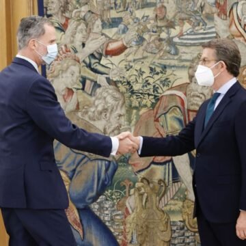 Feijóo transmite a Felipe VI su perplejidad por el cambio del Gobierno sobre el Sáhara