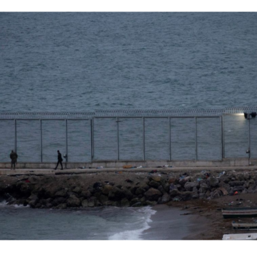 Tras la declaración de Borrell sobre el Sáhara Occidental, Ceuta ha vivido una de las noches de mayor presión migratoria de este verano, ya que los intentos de entrada ilegal se han producido tanto por tierra como por mar