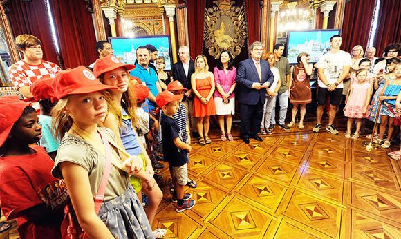 ayuntamiento_3761_1 El programa de acogida en verano a niños saharauis necesita cien familias. Deia, Noticias de Bizkaia