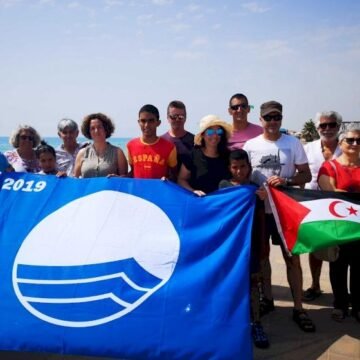 bandera-blava-1_xl La bandera azul luce por decimoquinto año en la Playa Casablanca de Almenara