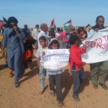 Ciudadanos del municipio del Sahara Occidental liberado de Bir Lehlu organizan una manifestación pacífica frente a la sede de la misión de la MINURSO | Sahara Press Service