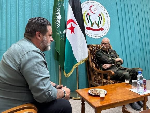 El presidente saharaui, Brahim Ghali, agradece al PCE-IU su apoyo internacional al pueblo saharaui en su encuentro con el Eurodiputado Manu Pineda | Sahara Press Service