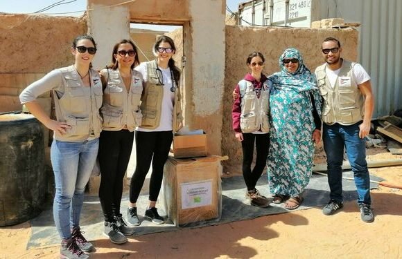 comision-sanitaria-campamento-refugiados-saharauis_1338776610_96837081_667x375 Médicos de Sevilla viajan a los campamentos saharauis y atienden a más de mil pacientes