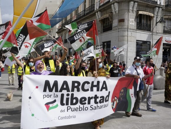 La primera Marcha por la Libertad del Pueblo Saharaui se planta ante Exteriores | Sahara Press Service – #MarchaSaharaui