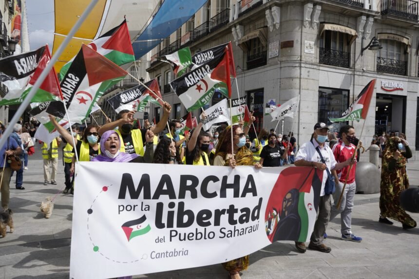 La primera Marcha por la Libertad del Pueblo Saharaui se planta ante Exteriores | Sahara Press Service – #MarchaSaharaui