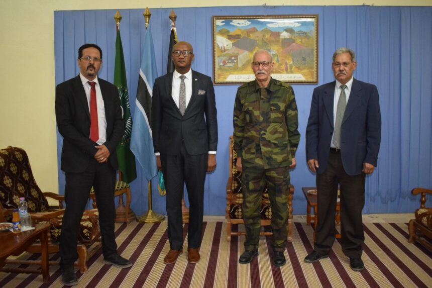 Le Président de la République reçoit les lettres de créance du nouvel ambassadeur du Botswana en République sahraouie | Sahara Press Service