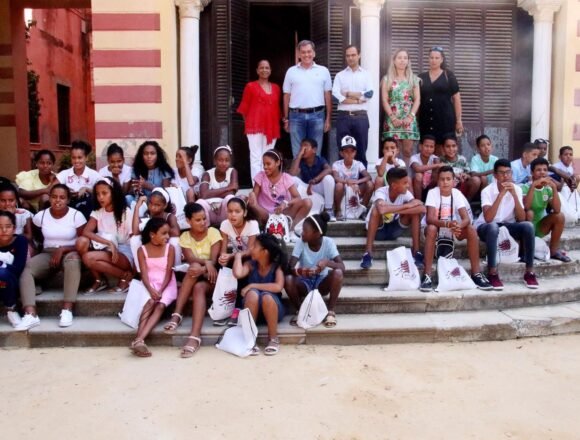 El Gobierno local recibe un año más a los niños saharauis · Sanlúcar · Andalucía Información