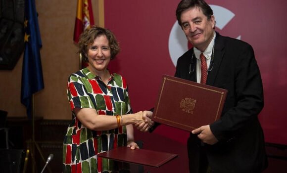 ep_aina_calvoluis_garcia_montero_durantefirmaacuerdocolaboracioninstituto_cervantesla_aecid_620x350 ?? Firma del Protocolo General de Actuación entre AECID y el Instituto Cervantes para la formación conjunta de profesorado de español en África Subsahariana… ¿y campamentos saharauis o nó?