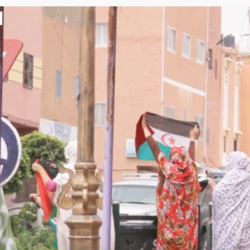 Western Sahara: Saharawi women holding Western Sahara flags