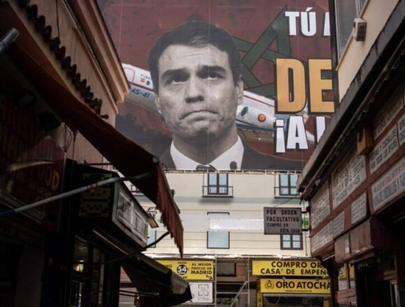 La plataforma Desokupa despliega una lona en Atocha contra el presidente del Gobierno Marruecos, protagonista del 23-J: «Nunca se había hablado tanto del Sáhara» – FRANCISCO CARRIÓN en El Independiente