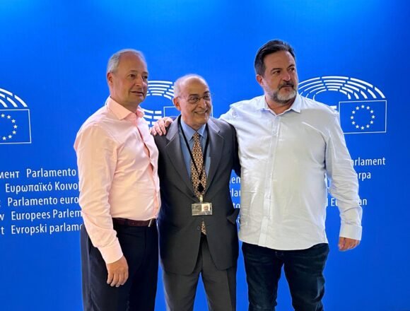 Manu Pineda, Eurodiputado de IU, recibe al nuevo Delegado saharaui en Europa | Sahara Press Service