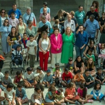 El Parlamento de Cantabria recibe a los niños y niñas saharauis que pasarán el verano con familias cántabras – CANTABRIA DIRECTA