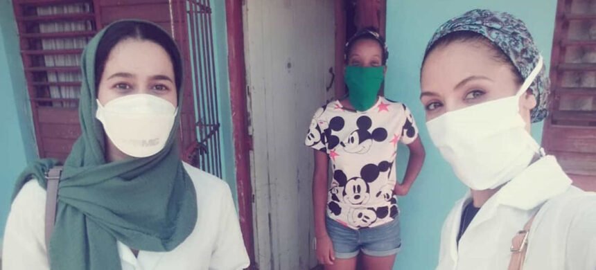 Umajutha y Maglaha, dos refugiadas saharauis becadas por Cuba para ser doctoras, ahora ayudan a luchar contra el coronavirus en la isla | Noticias ONU