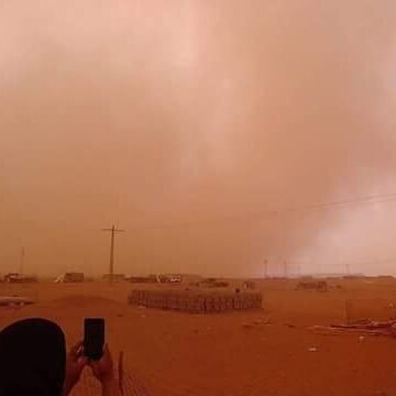 Poderosa tormenta de arena y lluvia azota en estos instantes los campamentos saharauis