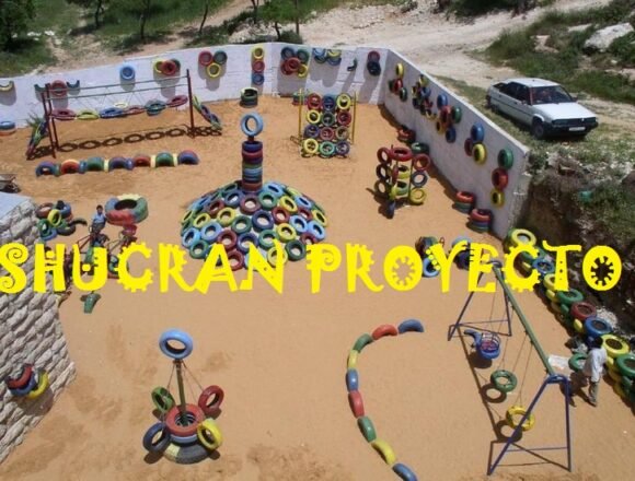 SHUCRAN – La realización de parques infantiles en los campamentos de refugiados saharauis se hace con el objetivo de crear un espacio donde prime la ilusión, la imaginación y la felicidad en medio del desierto.