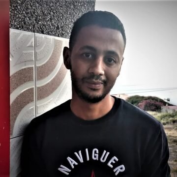 «Pagué mil euros por venir en patera a Canarias y estuvimos dos días y medio en el mar» – Planeta Canario