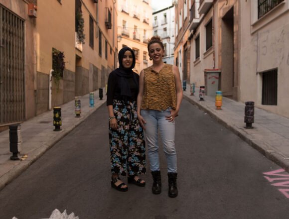 laurayjadiya «Para los saharauis, la Transición española supuso el exilio» | lamarea.com