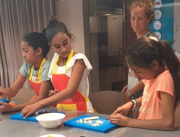 Vacaciones en Paz – Taller de repostería en La Zarola – Um Draiga