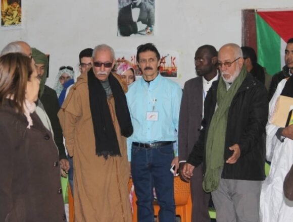 El Presidente de la República supervisa la graduación de una nueva promoción de cuadros políticos en la Escuela Nacional de cuadros saharauis Mártir El-Wali | Sahara Press Service