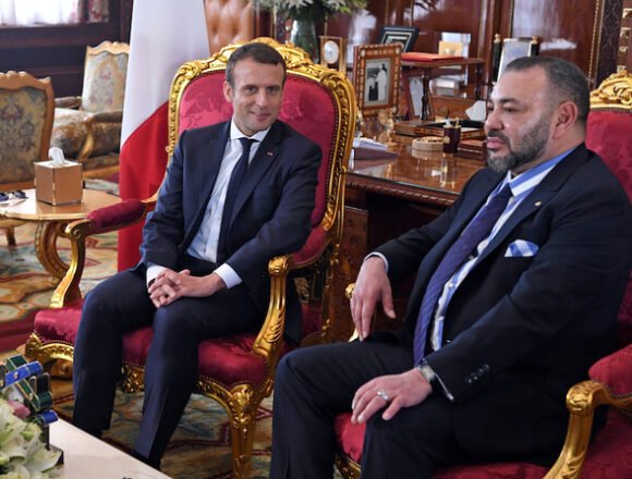 Solidarité Maroc التضامن المغرب: Valérie Trierweiler révèle comment le Roi du Maroc corrompt les dirigeants politiques français