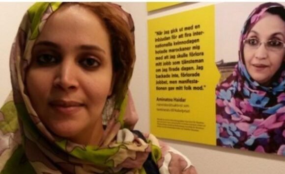 nazha-el-khalidi-bajo-retrato-aminetu-haidar Periodista saharaui a juicio recibe apoyo de ONG internacional | Periodistas en Español