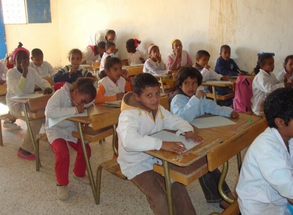 nic3b1os-saharauis-en-escuela-campamentos Los maestros saharauis, abanderados de la educación | Sahara Press Service (SPS)