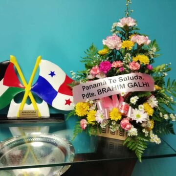 Recibe la embajada saharaui en Panamá flores para el Presidente Brahim Ghali | Sahara Press Service