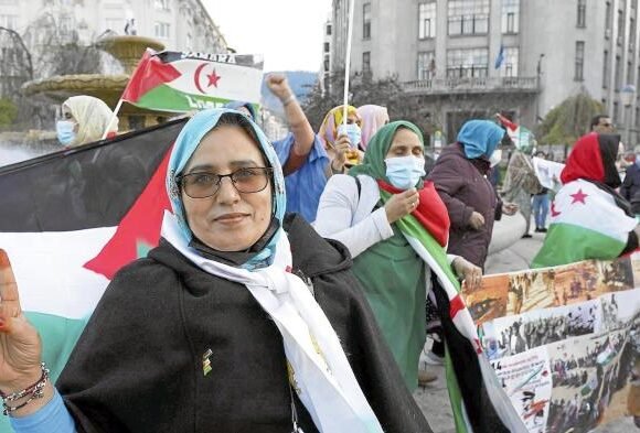 Fatma Galia Mohamed Salem: «Quieren integrarnos con nuestro enemigo, ¿en un mismo corral las ovejas con el lobo?» – Deia