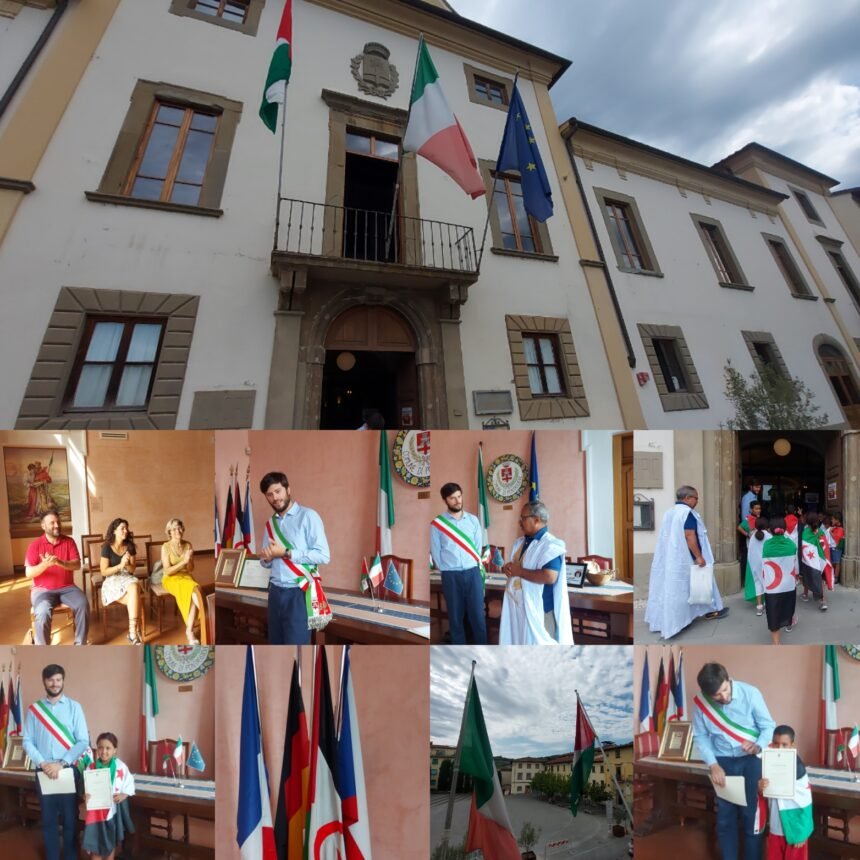 La bandera de la RASD ondea en el portal de la sede municipal de la localidad florentina de Pontassieve como muestra de solidaridad con la causa | Sahara Press Service