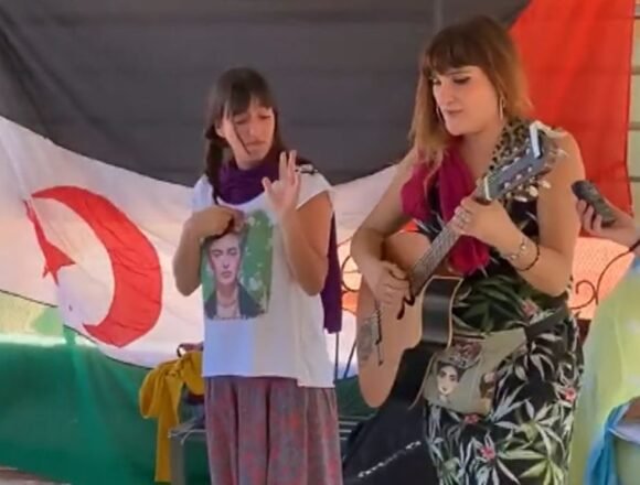 rEPyxoJg0XXpaS0Vavpry Rozalén rompe por unos días el silencio del Sáhara – telecinco