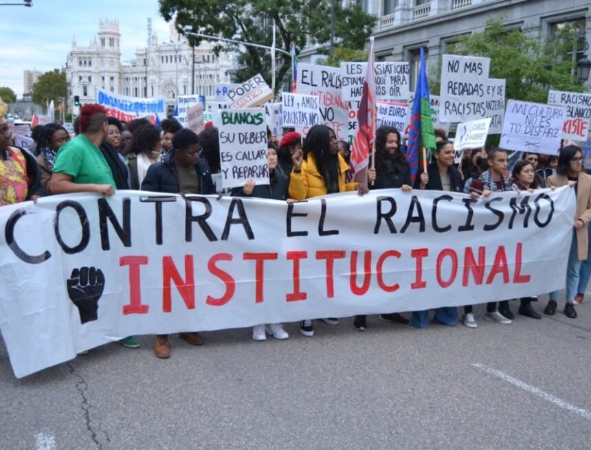 racismo-institucional-1024x682-1 España: colonialismo de serie B – Kaos en la red