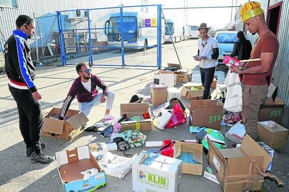 sahara1-kohD-U70939604586sVH-624x385@El20Norte Jóvenes saharauis impulsan una campaña para «llevar la ilusión» a los niños refugiados | El Norte de Castilla